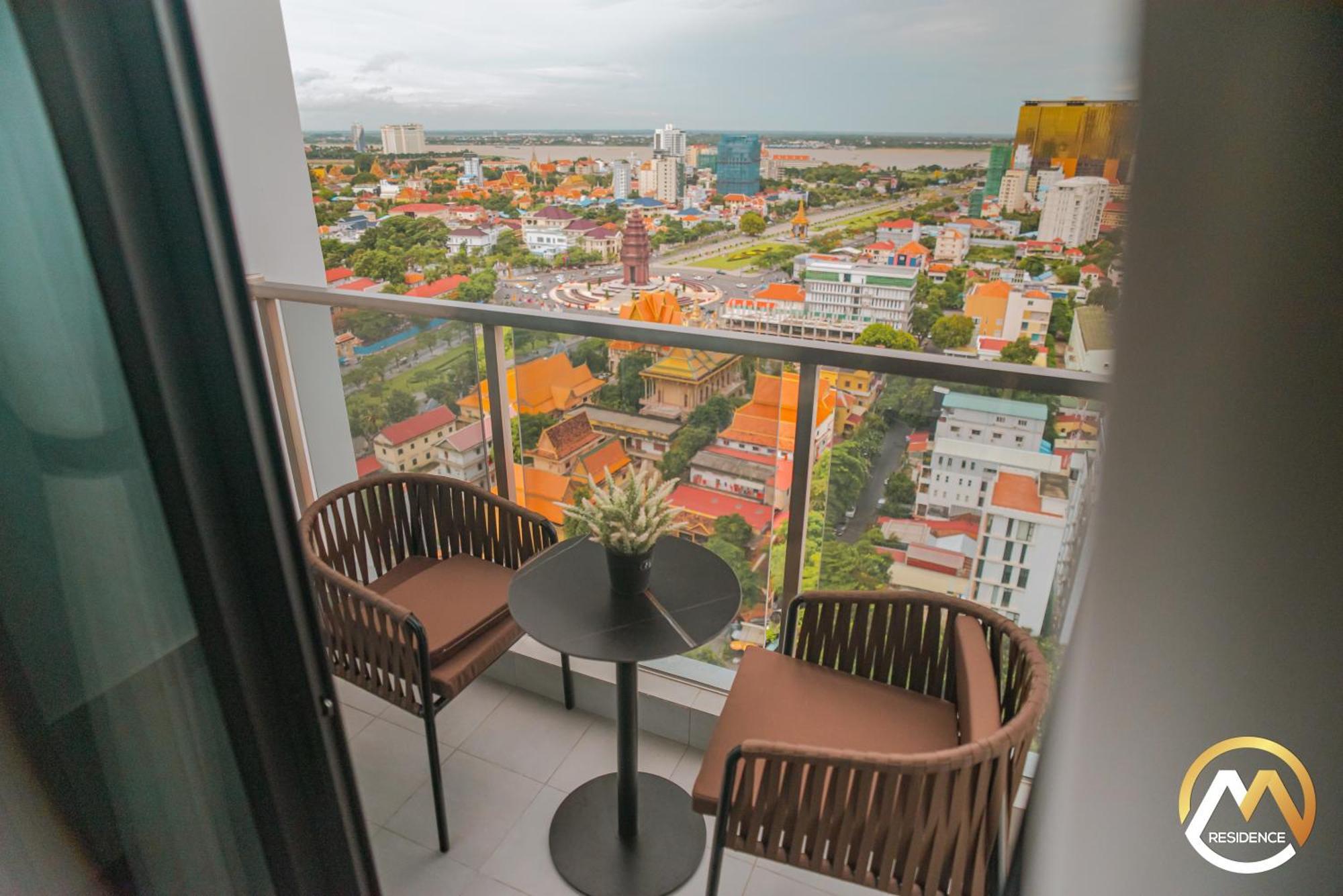 Hotel Serviced Apartments Top One Infinity Pool With View Of 360 Degree Phnom Penh Eksteriør bilde