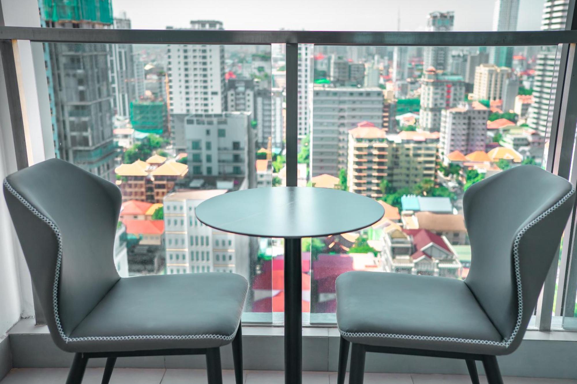 Hotel Serviced Apartments Top One Infinity Pool With View Of 360 Degree Phnom Penh Eksteriør bilde